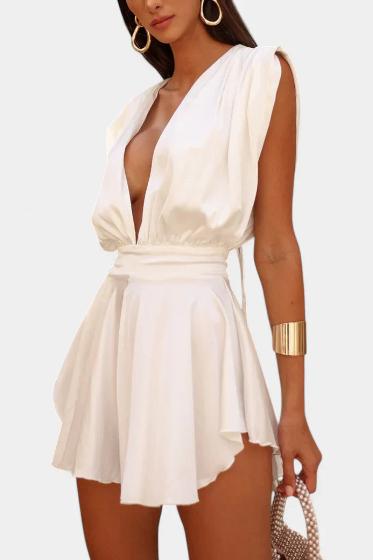 Rosaura · Mono corto con escote profundo y cintura definida