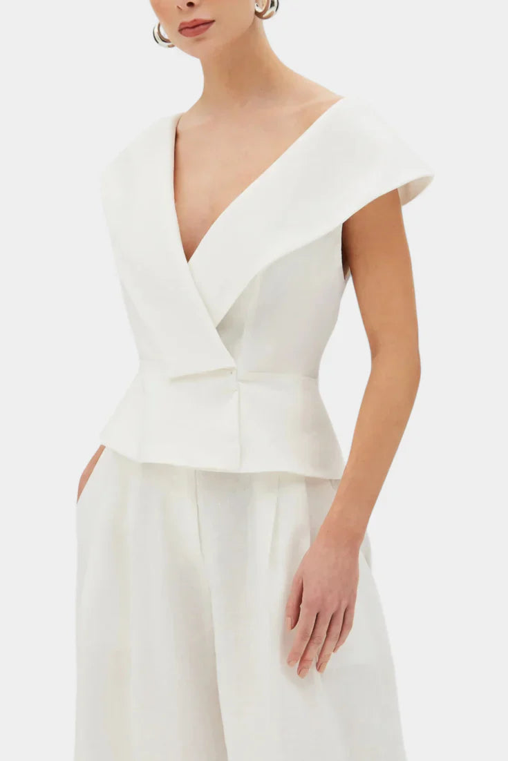 Hayden · Conjunto asimétrico con pantalón de corte palazzo