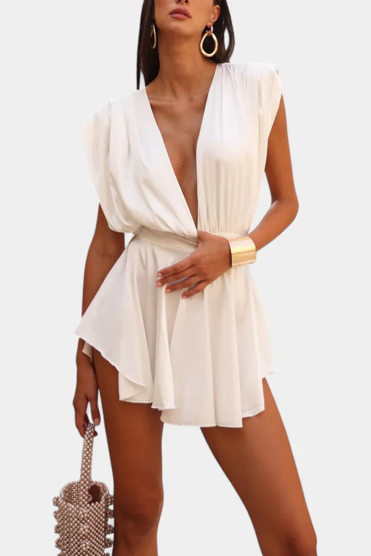 Rosaura · Mono corto con escote profundo y cintura definida